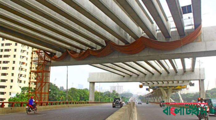 মহাখালীর উড়াল সড়ক থেকে মাথায় রড পড়ে শিশুর মৃত্যু